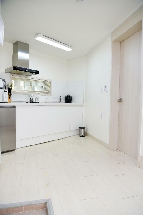 Jw Stay In Hongdae Сеул Экстерьер фото